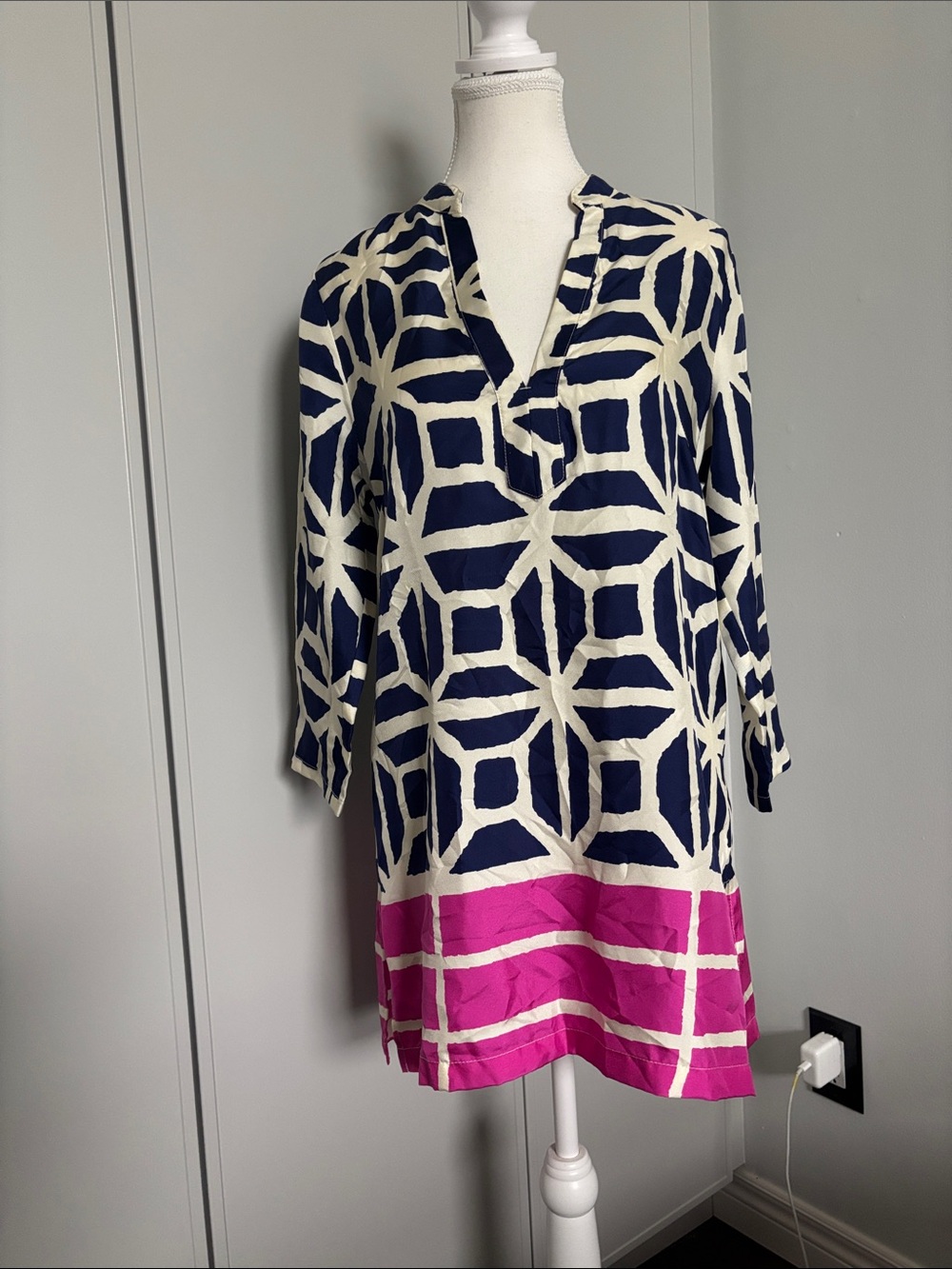 JB by Julie Brown Navy and White Abstract Floral Tunic 100% Silk